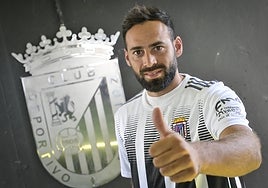 Damián Petcoff durante su presentación como blanquinegro.