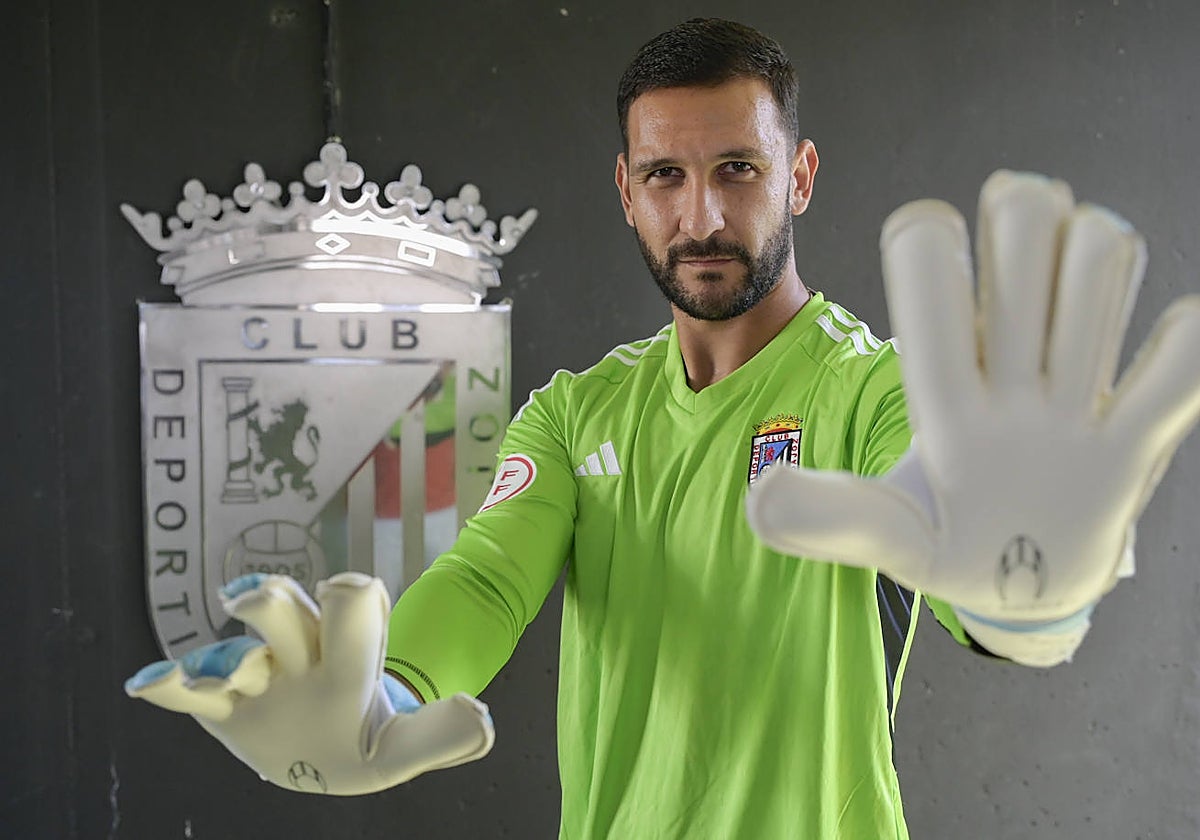 Javier Olmedo en su presentación con el Badajoz.