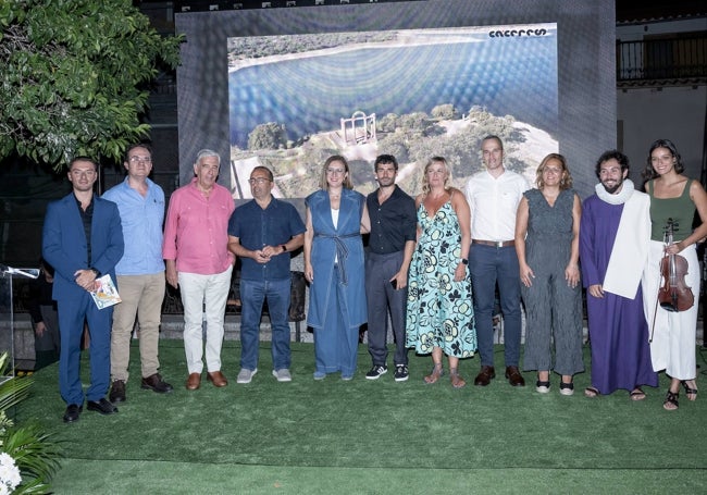 Entrega de los galardones Tenca de Oro al actor Nico Romero y a investigadores de la UEx el pasado viernes.