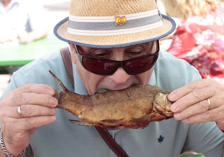 Uno de los primeros participantes en la Fiesta de la Tenca, que se celebra en la localidad de Brozas.