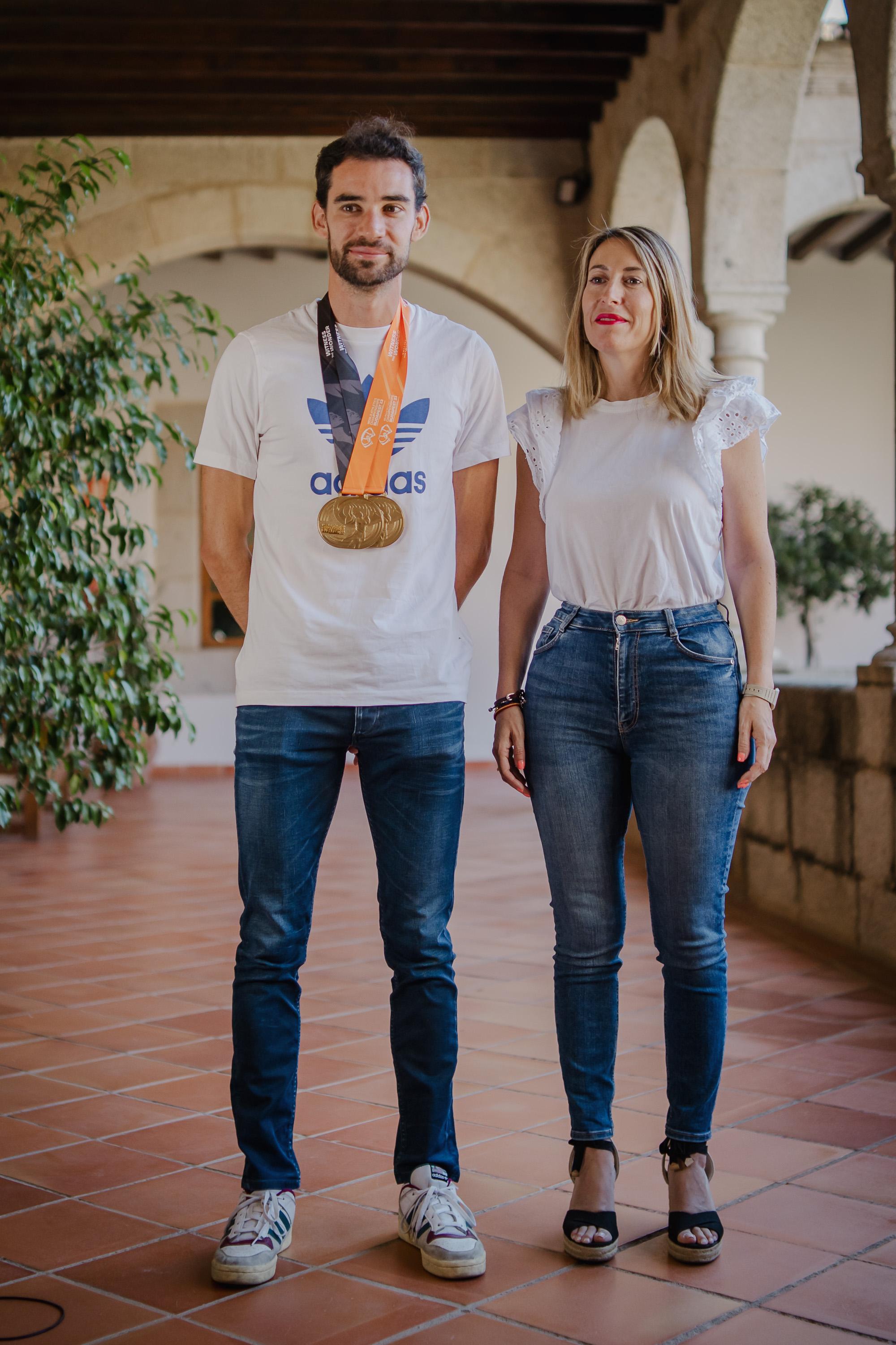 María Guardiola recibe al ganador olímpico llerenense Álvaro Martín