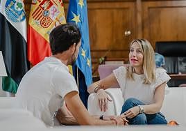 María Guardiola recibe al ganador olímpico llerenense Álvaro Martín