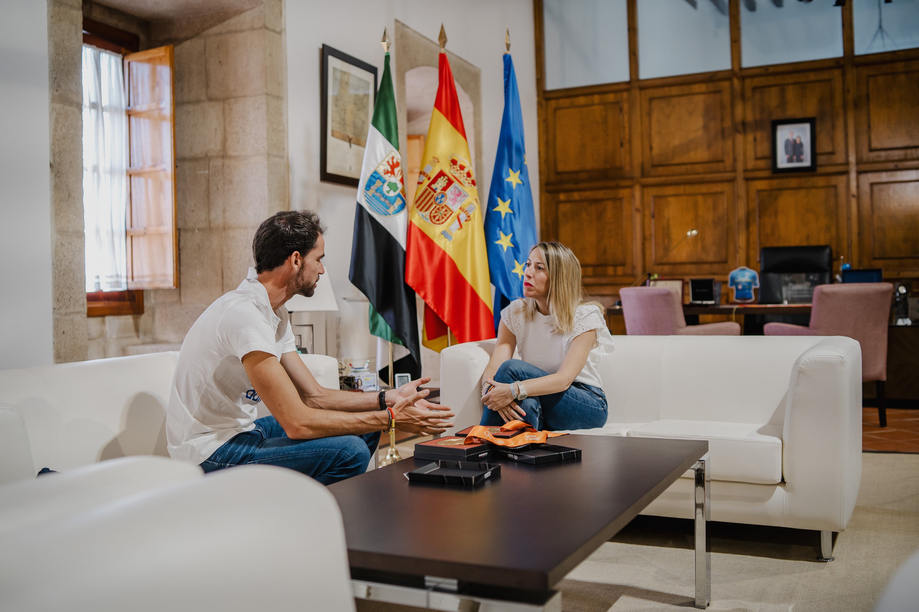 María Guardiola recibe al ganador olímpico llerenense Álvaro Martín