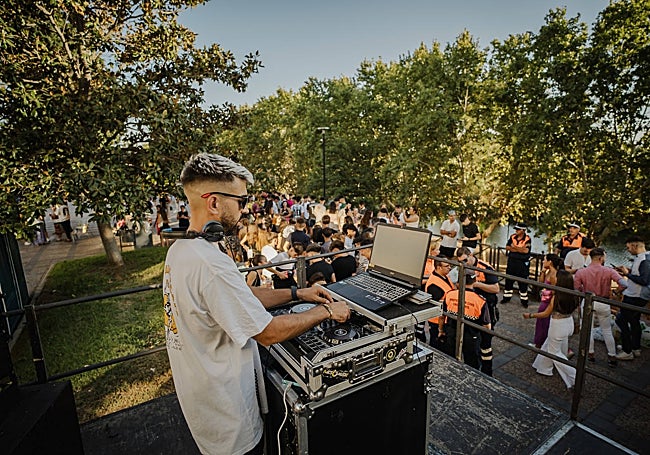 DJ en el Paseo de Roma.