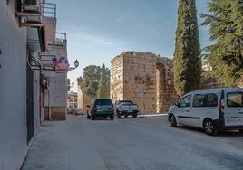 Desde antes de las nueve de la mañana los coches empezaron a circular por la calle Graciano tras estar lista su plataforma única.