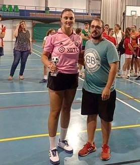 Imagen secundaria 2 - &#039;Las olvidonas&#039; se proclaman ganadoras de la I Maratón de Fútbol Sala Femenino