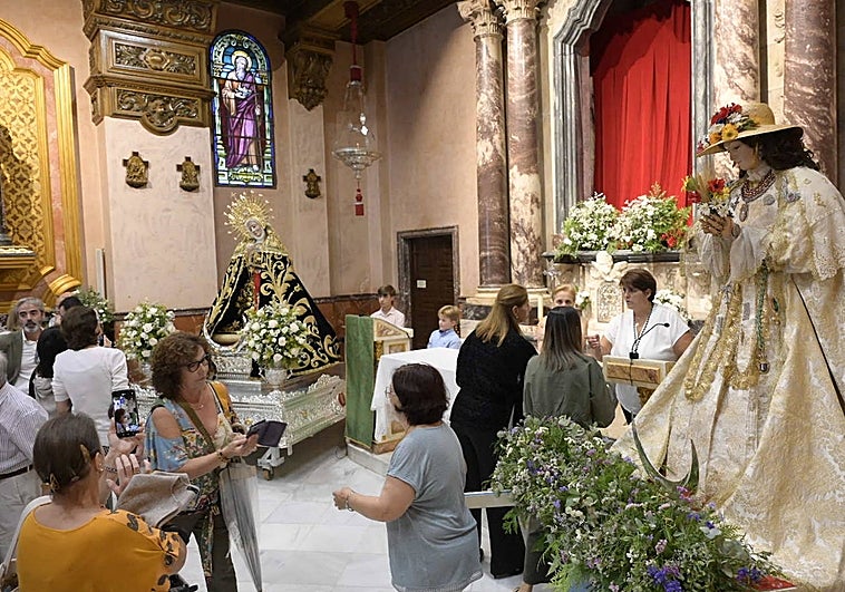 La Soledad y Bótoa instaladas en la ermita de la primera.