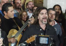 Juanes cantó en la puerta de su hotel tras la suspensión de su concierto en Mérida