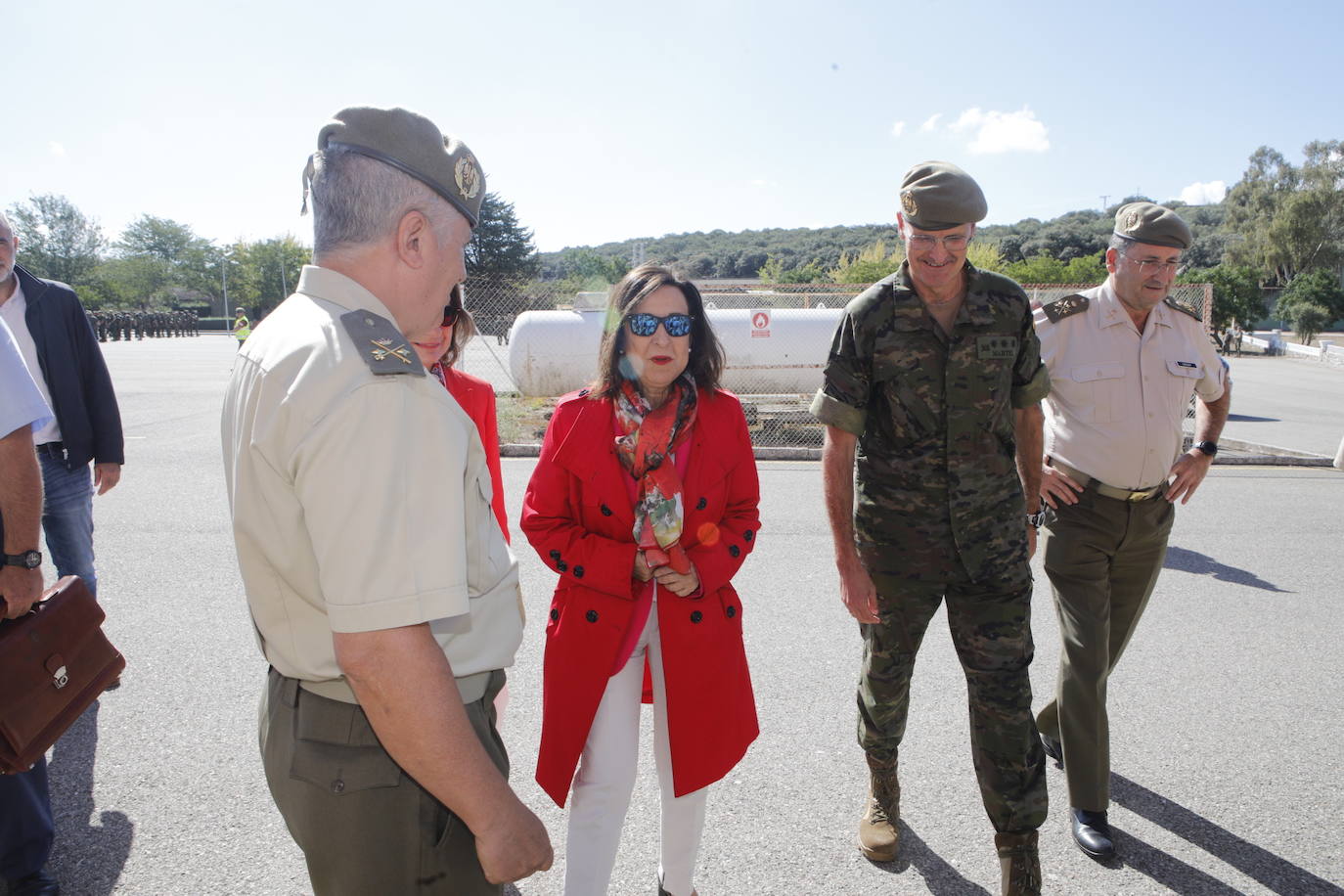 La visita de la ministra de Defensa a Cáceres, en imágenes