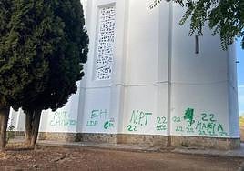 Pintadas en las paredes del centro.