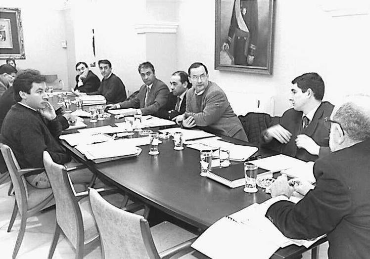 Comisión para la reforma del Estatuto de Autonomía de Extremadura en 1998.