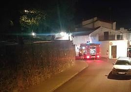 Los bomberos llegando hasta el lugar.