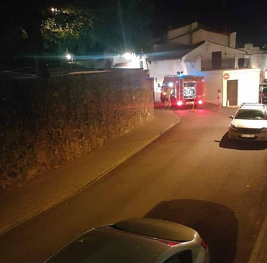 Los bomberos llegando hasta el lugar.