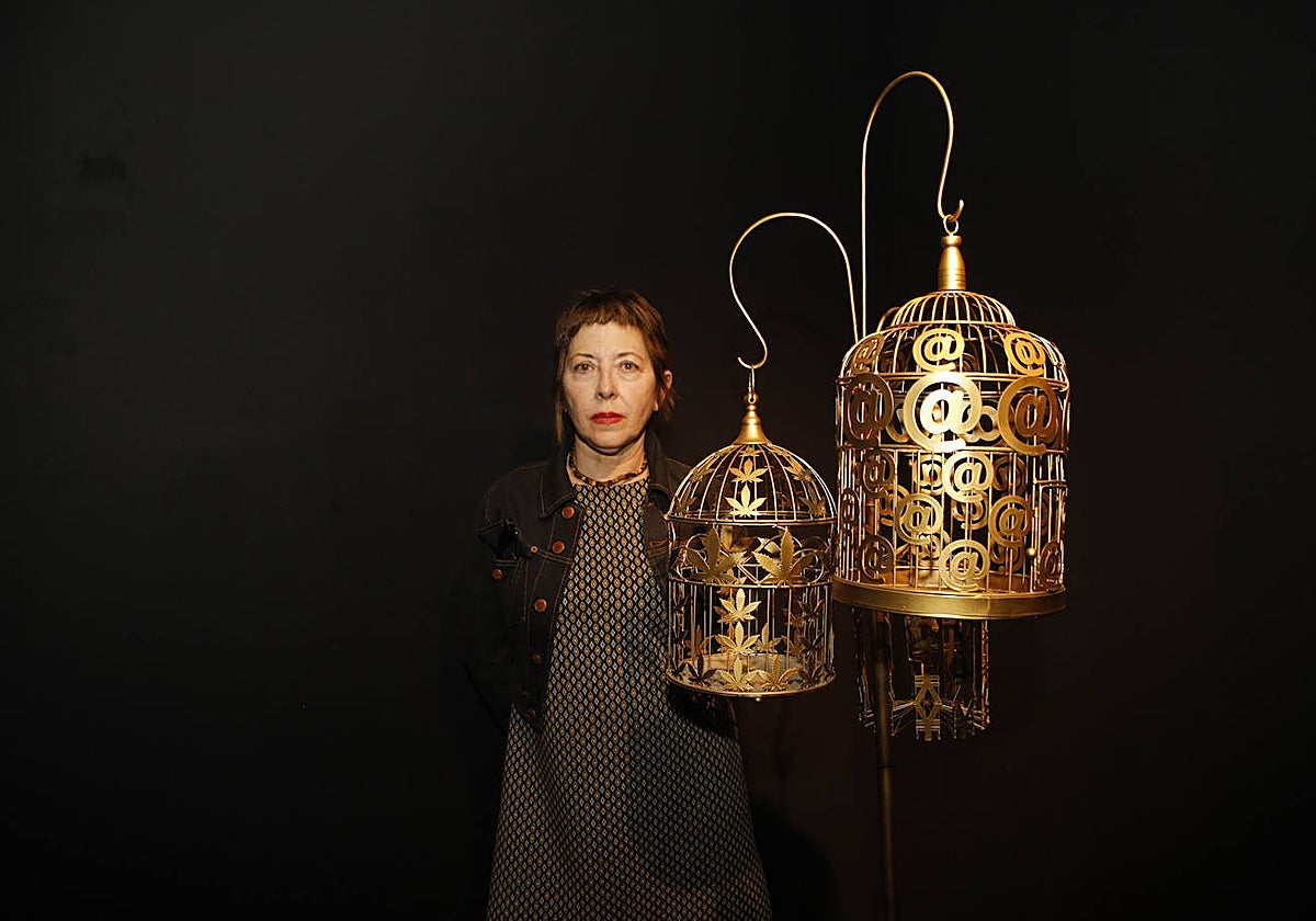 Chus García-Fraile ha inaugurado la temporada de exposiciones en la sala El Brocense con la muestra 'Mundo Material'