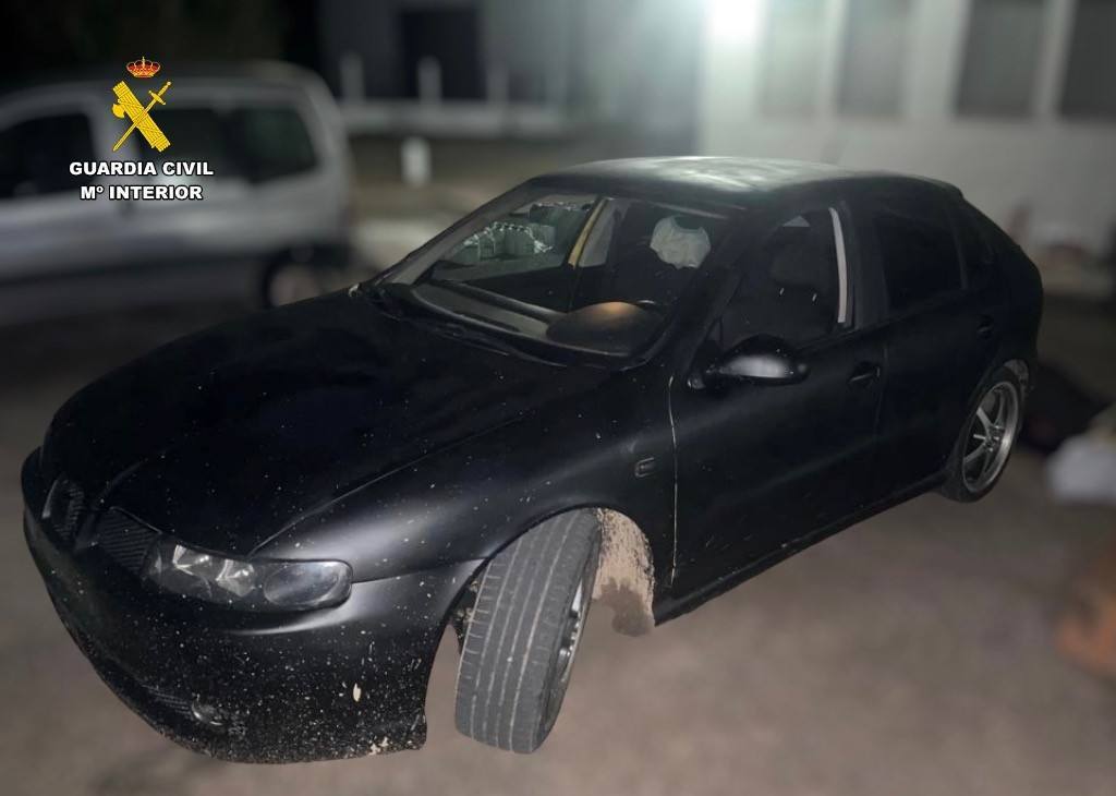 Uno de los coches recuperados había sido pintado para dificultar su identificación.