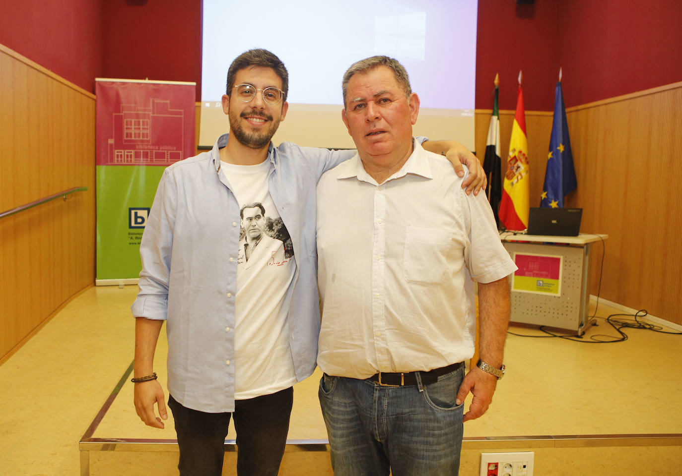 Carlos Píriz, autor del libro 'En zona roja' junto a José Hinojosa.