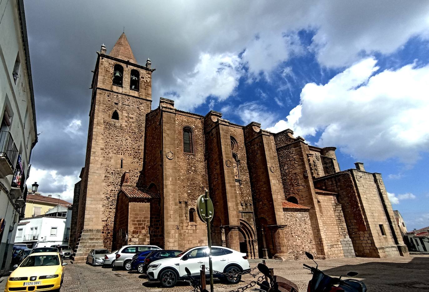 Iglesia de Santiago de los Caballeros, la de los fratres, el origen de la Orden de Santiago.