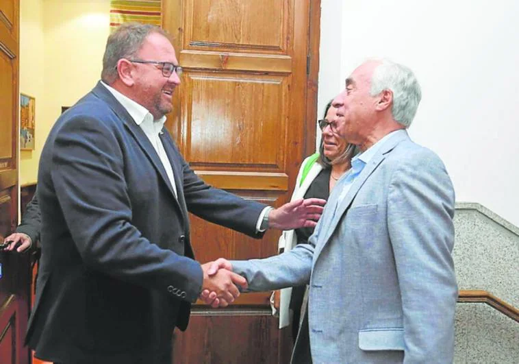 Osuna recibe a Carlos Pinto de Sá.
