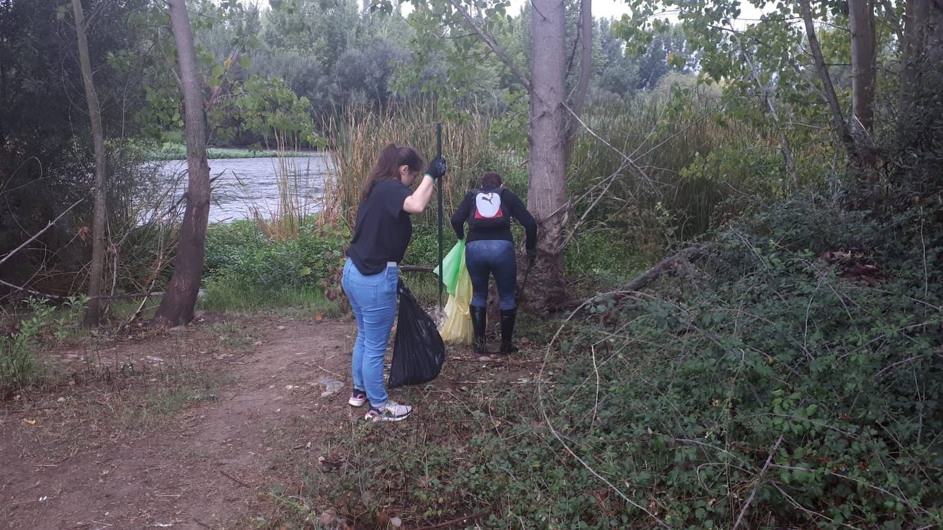 Recogen más de 50 kilos de basuraleza del río Alagón