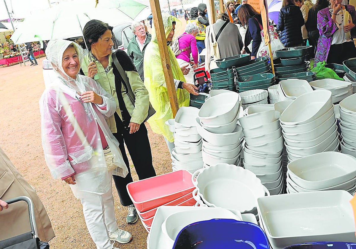 Pacenses bajo la lluvia ayer en Elvas.