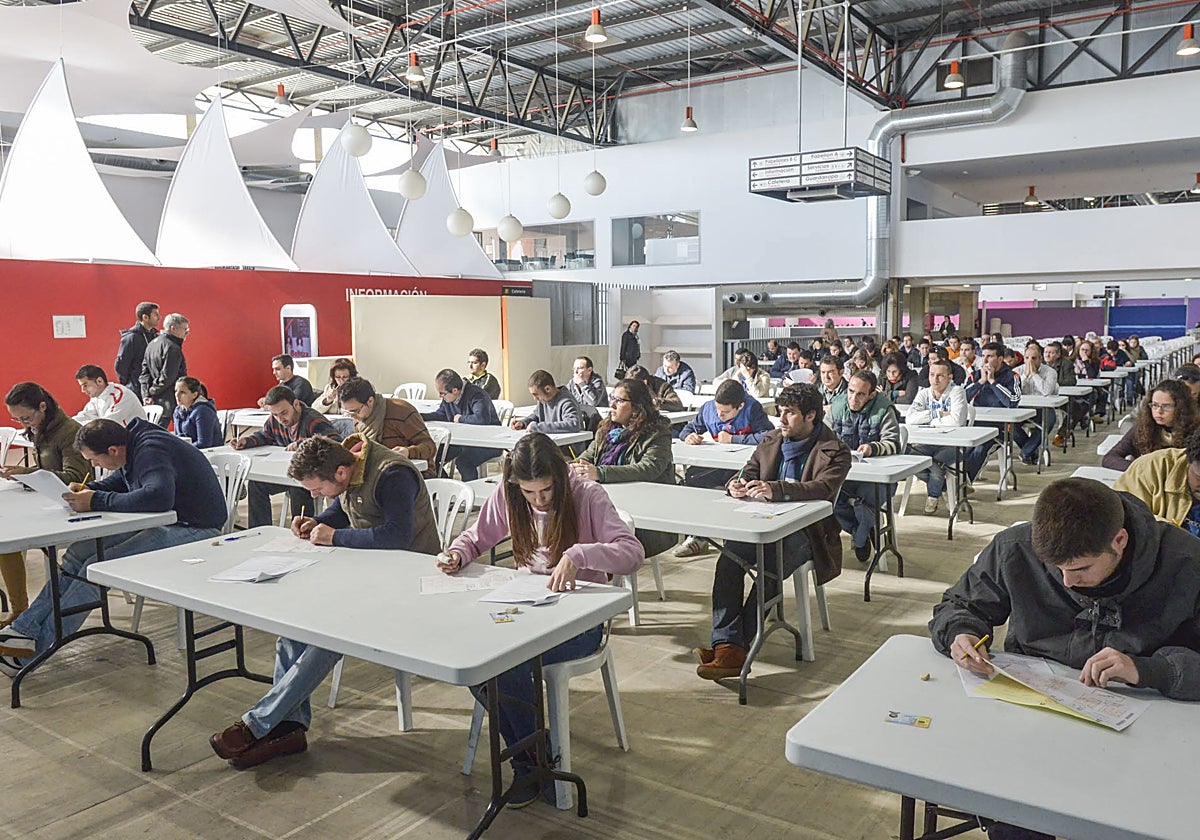 Opositores en un proceso selectivo en la región en una imagen de archivo.