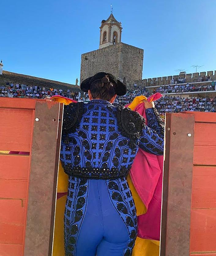 Imagen secundaria 2 - Exitosa tarde de toreo a caballo en Fregenal de la Sierra