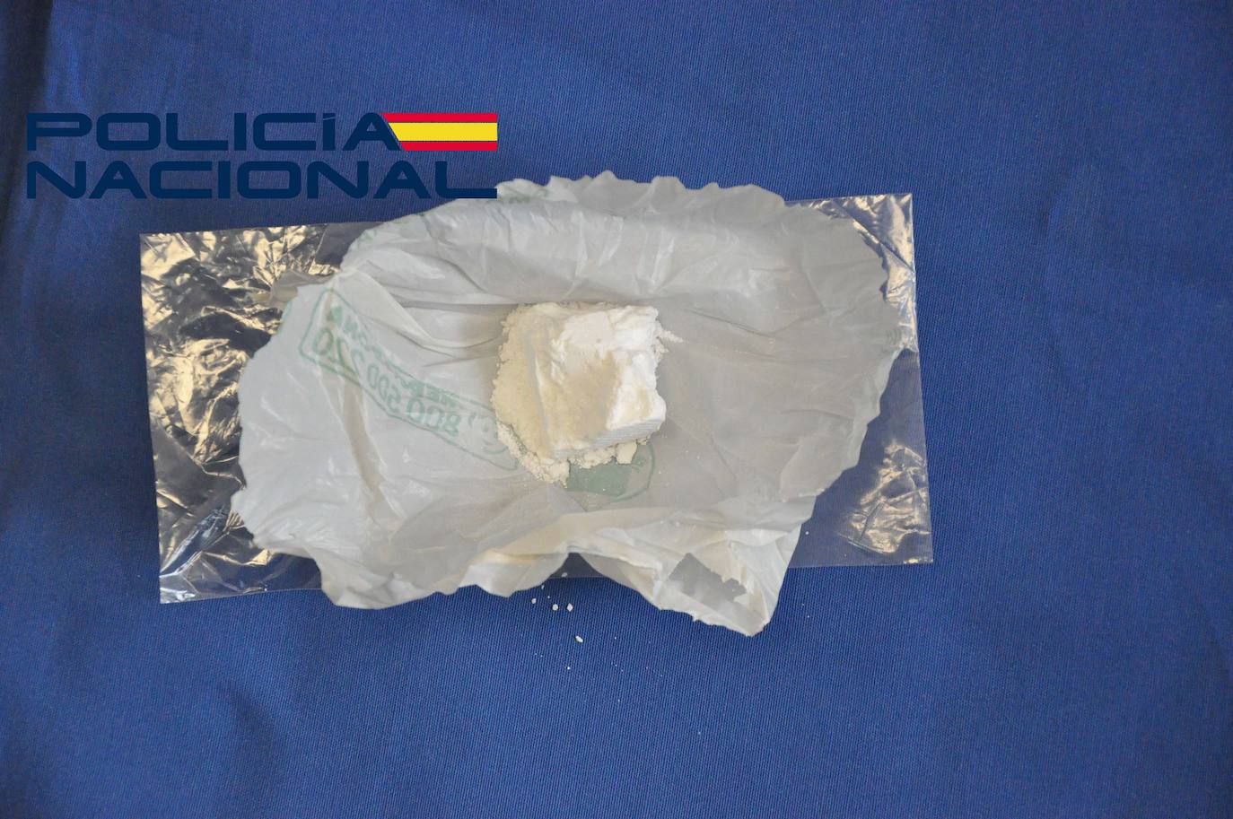 Cocaína intervenida al detenido.