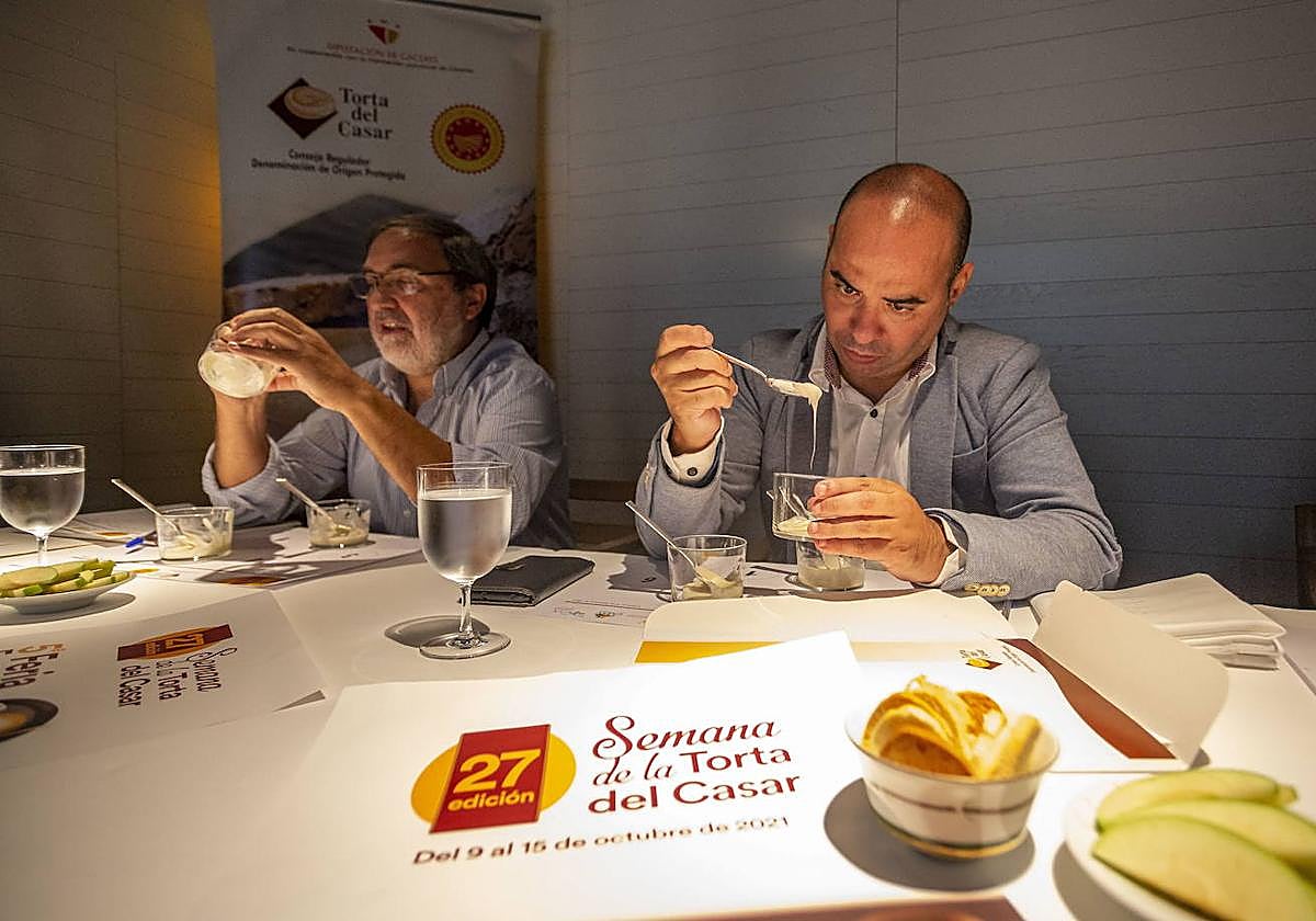 Cata-concurso celebrada en Atrio en una edición anterior de la Semana de la Torta del Casar.
