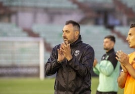 Juanma Barrero en su etapa como técnico del Mérida.