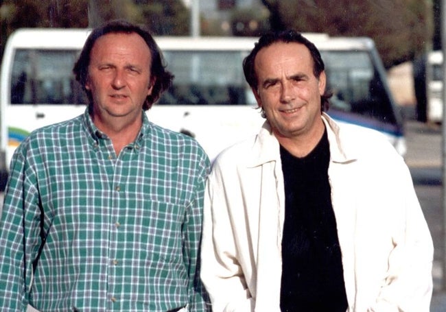 El cantante cacereño con su amigo Joan Manuel Serrat.