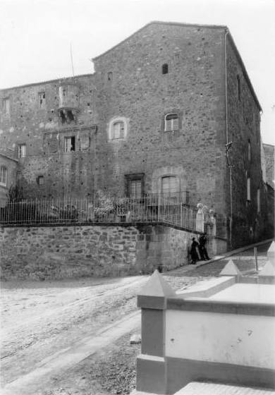 Imagen tomada antes de 1930 del palacio de la Generala. Lo que aparece en primer plano puede tener relación con el acceso al mercado que había en el Foro de los Balbos.