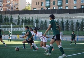 Lance del partido disputado el pasado domingo entre el Madrid CFF B y el Cacereño.