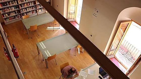 Noche en la biblioteca con cuentacuento erótico y música en 17 municipios pacenses