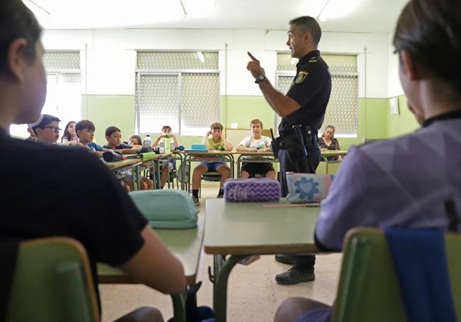 Las charlas ayudan a detectar problemas en las aulas.