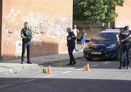 La policía el viernes pasado en Los Colorines tras uno de los tiroteos.