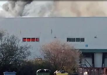 Máxima preocupación en Montehermoso por el incendio de Acenorca, su industria más importante