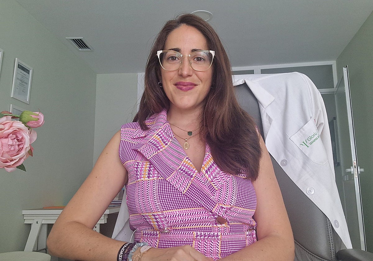 La psicóloga Gloria Cano, en su gabinete de Almendralejo.