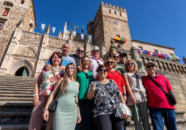 Un grupo de turistas extremeños que viajó a Guadalupe desde Zafra.