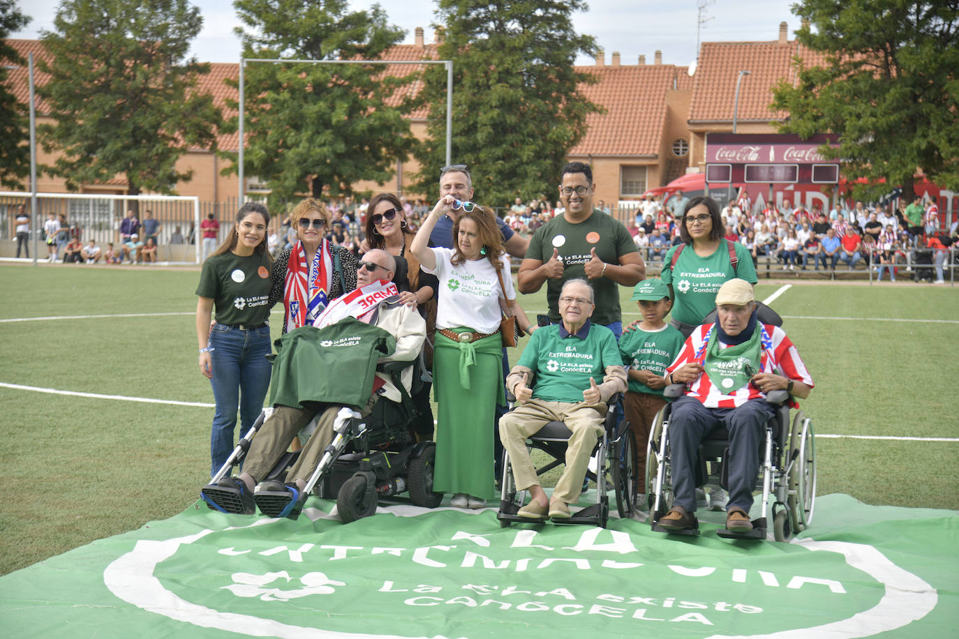 Leyendas colchoneras y del Badajoz ponen el broche al congreso de peñas del Atlético