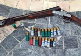 Arma y munición intervenidos por la Guardia Civil de Castuera.