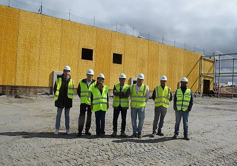 Responsables del proyecto empresarial, en la visita a las obras.