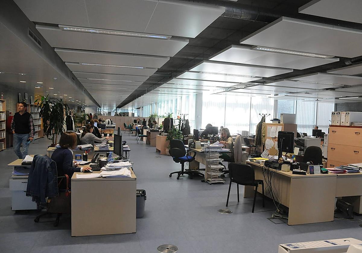 La nómina de este mes en la Junta incluirá el pago de nuevos niveles de carrera profesional