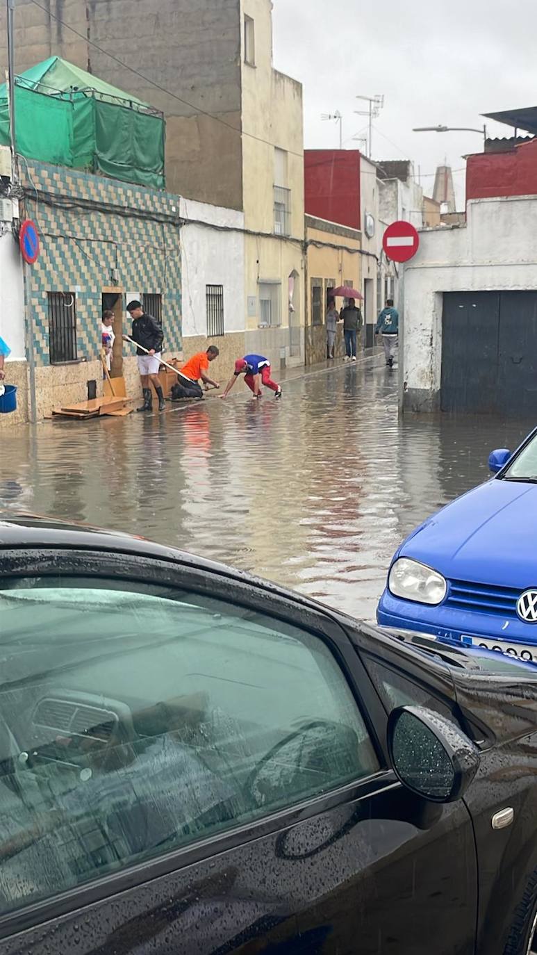 Calle del barrio de Las Moreras, inundadas.