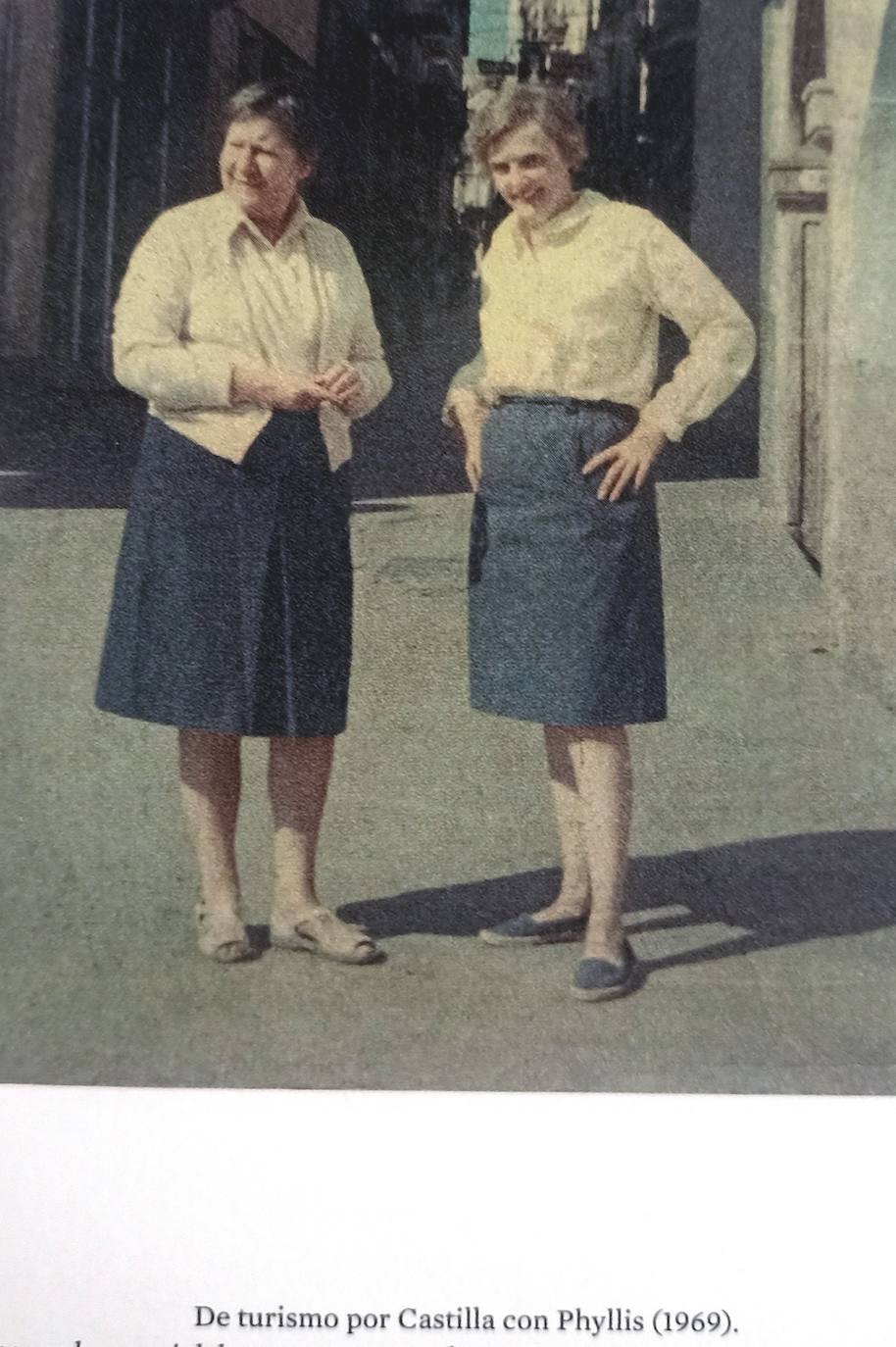 En ‘El libro de Gloria Fuertes’ se dice que la foto es de 1969, lo que seguramente es cierto, pero la sitúa erróneamente en un lugar de Castilla.