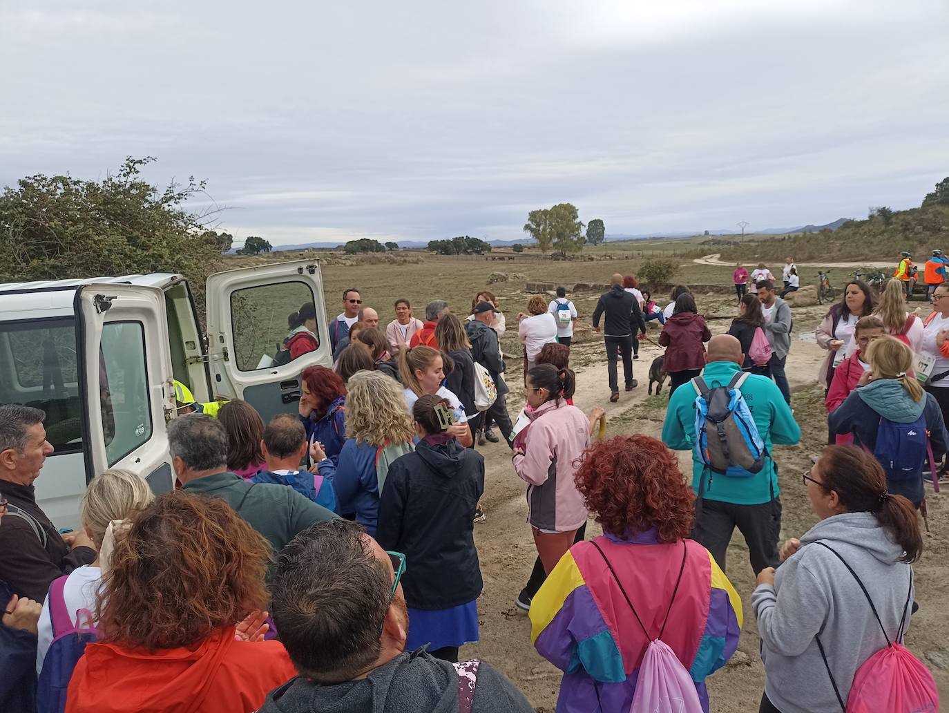 Unas 400 personas participan en la V Marcha Rosa de Alburquerque