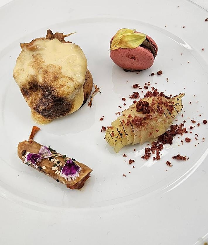 Imagen secundaria 2 - Antonio Luis Falcón y sus dos elaboraciones.