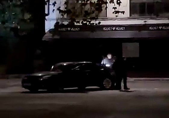 Imagen de la intervención policial en La Madrila a las cinco de la mañana del pasado sábado.