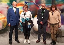 A la izquierda, Luis Enjuanes.