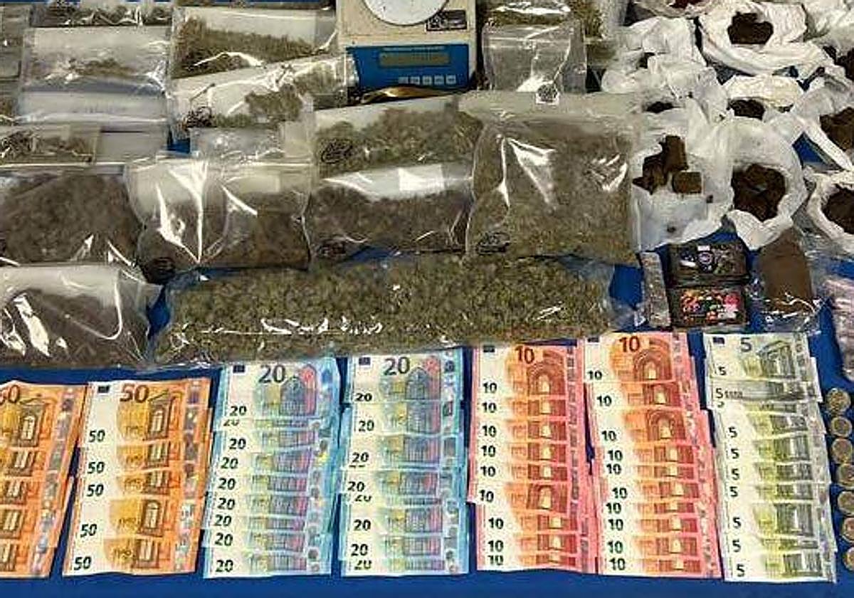 Droga y dinero intervenido en la operación.