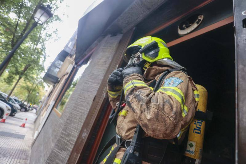 El incendio en el restaurante La Marina de Cáceres, en imágenes